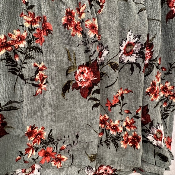 Latched Mama breastfeeding maternity nursing top - Picture 2 of 6